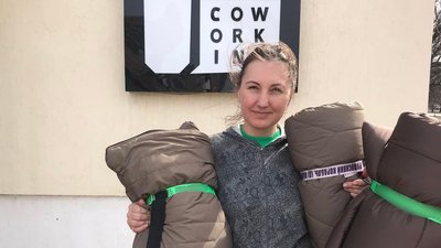 Спальники для бійців та подушки для переселенців: креативний простір переїхав з Краматорська на нове місце Спальники для бійців та подушки для переселенців: креативний простір переїхав з Краматорська на нове місце