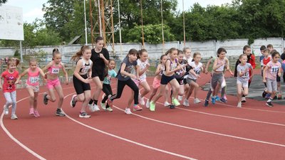 На Франківщині спортсмени зібрали 10 тис. грн для ЗСУ на благодійних легкоатлетичних стартах