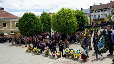 На Тернопільщині попрощалися ще з двома військовослужбовцями