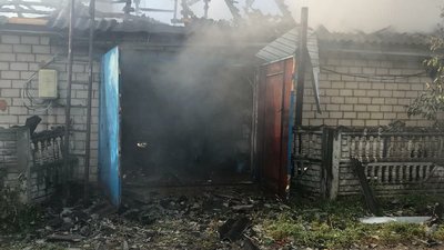 Обстріл селища Золочів на Харківщині: пошкоджені три будинки й енергомережі Обстріл селища Золочів на Харківщині: пошкоджені три будинки й енергомережі