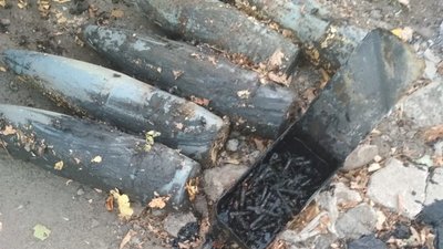 На дні змілілих водоймищ Луганщини виявили великокаліберні снаряди та гранатомети На дні змілілих водоймищ Луганщини виявили великокаліберні снаряди та гранатомети