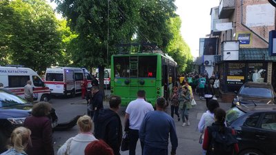У Черкасах в ДТП потрапив тролейбус, пожежна машина та автомобіль