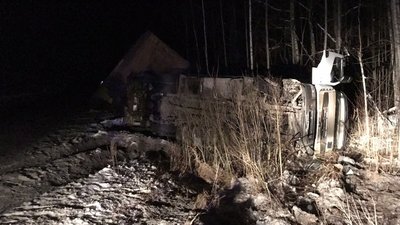 На Житомирщині біля пункту пропуску "Виступовичі" перевернулася вантажівка На Житомирщині біля пункту пропуску "Виступовичі" перевернулася вантажівка