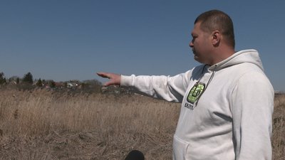 Рівняни місяць прибирають берег озера, щоб облаштувати там сімейний парк