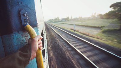 Заліз заради селфі: в Одесі "зачепера" вдарило струмом, він у тяжкому стані