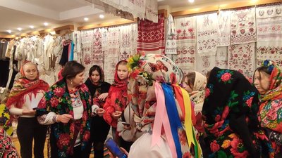Чому взимку прилітала ластівочка і навіщо водили козу: як щедрували на Черкащині Чому взимку прилітала ластівочка і навіщо водили козу: як щедрували на Черкащині