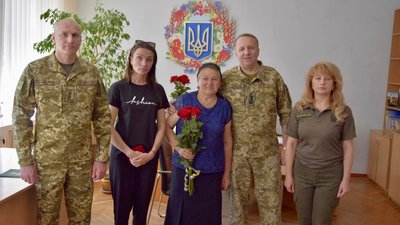 Родині прикородонника з Вінниччини вручили державну нагороду (посмертно) Родині прикородонника з Вінниччини вручили державну нагороду (посмертно)