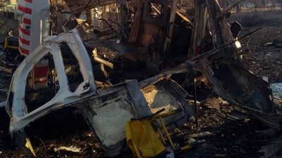 Понівечена автівка швидкої допомоги
