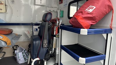 Благодійники з Португалії передали лікарні Херсона автомобіль екстреної медичної допомоги та ліки Благодійники з Португалії передали лікарні Херсона автомобіль екстреної медичної допомоги та ліки