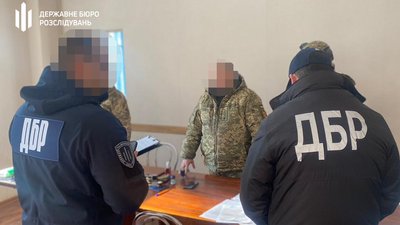Непридатний до служби за 3-6 тисяч доларів: на Вінниччині викрили злочинну схему