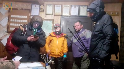 Одеські туристи заблукали в Карпатах. Їх шукали рятувальники Одеські туристи заблукали в Карпатах. Їх шукали рятувальники