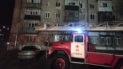 На Харківщині гасили пожежу у п'ятиповерхівці: евакуювали вісьмох людей