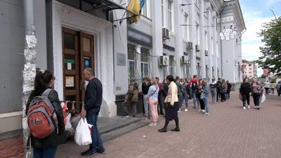 "Русскій воєнний корабль…всьо!": у Чернігові на пішохідному мосту погасили поштову марку "Русскій воєнний корабль…всьо!": у Чернігові на пішохідному мосту погасили поштову марку
