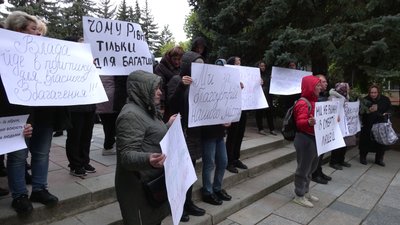 "Сказали, що через нас загинули люди": у Рівному продавці ярмарку просять не переселяти їх "Сказали, що через нас загинули люди": у Рівному продавці ярмарку просять не переселяти їх
