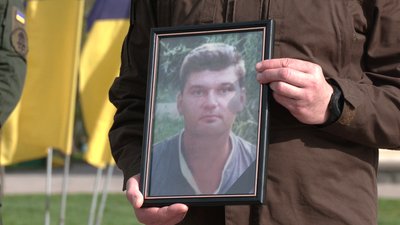 У Рівному попрощалися з військовим Олексієм Феліндашем У Рівному попрощалися з військовим Олексієм Феліндашем