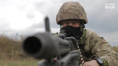 Тероборона Рівненщини опановує італійський кулемет, який називають "Косторіз"