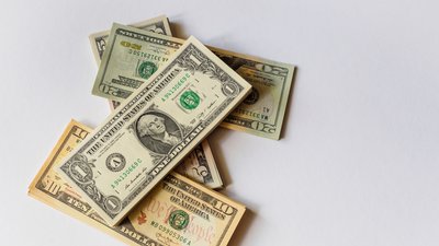 Валюта стабільно дешевшає. Курс від НБУ