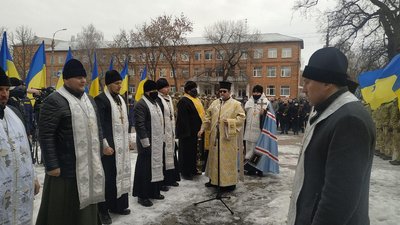 У Черкасах вшанували пам'ять українських добровольців У Черкасах вшанували пам'ять українських добровольців