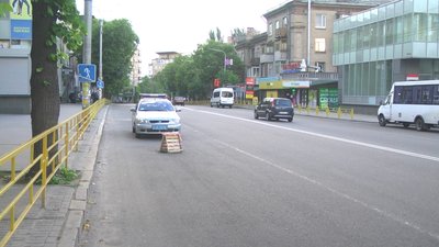 На центральному проспекті Запоріжжя провалився асфальт. Що з'ясували комунальники про причини На центральному проспекті Запоріжжя провалився асфальт. Що з'ясували комунальники про причини
