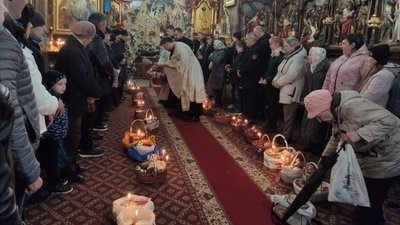 "Не сумніваємося у Воскресінні, віримо в перемогу": в тернопільських храмах освячують великодні кошики "Не сумніваємося у Воскресінні, віримо в перемогу": в тернопільських храмах освячують великодні кошики