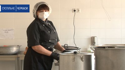 Гарячі обіди отримують багатодітні родини Черкас Гарячі обіди отримують багатодітні родини Черкас
