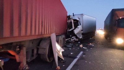 На трасі Київ-Одеса зіткнулися дві вантажівки: є загиблі та травмовані