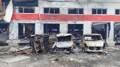 Зруйнований термінал "Нової пошти" у Миколаєві: що розповіли працівники Зруйнований термінал "Нової пошти" у Миколаєві: що розповіли працівники