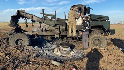 На Херсонщині вибухнув військовий автомобіль з боєприпасами На Херсонщині вибухнув військовий автомобіль з боєприпасами