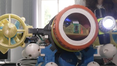 Щоб очистити річку Остер: у Ніжині ліцеїсти розробили підводний дрон