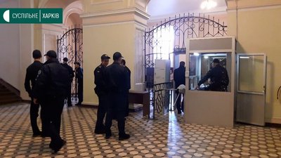 Кернес на зв'язку: у Харківському апеляційному посилили заходи безпеки Кернес на зв'язку: у Харківському апеляційному посилили заходи безпеки