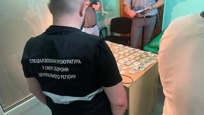 У Києві правоохоронці затримали на хабарі військовослужбовця
