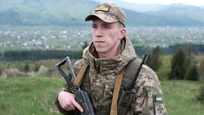 "Фіктивні документи та бебі-бокси". Як прикордонники на Буковині запобігають спробам незаконно перетнути кордон "Фіктивні документи та бебі-бокси". Як прикордонники на Буковині запобігають спробам незаконно перетнути кордон