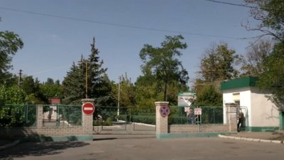 Херсонську обласну інфекційну лікарню взяли під охорону нацгвардійці Херсонську обласну інфекційну лікарню взяли під охорону нацгвардійці