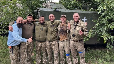 Ярослав Троцюк з побратимами Ярослав Троцюк з побратимами