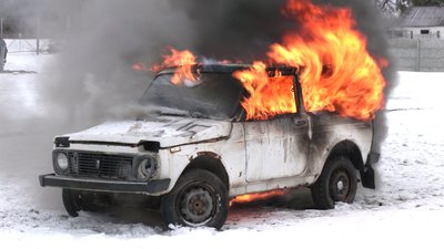Британський волонтер передав рівненським рятувальникам протипожежну ковдру Британський волонтер передав рівненським рятувальникам протипожежну ковдру