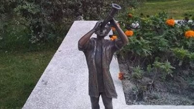 У Луцьку вкрали статую кликуна