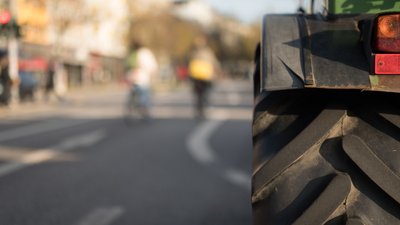 Трактор збив велосипедиста на Чернігівщині: потерпілого госпіталізували