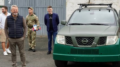 Пікап, який передали бучанці для потреб бійців на сході країни