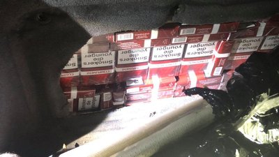 На Львівщині митники знайшли в обшивці мікроавтобуса понад 1700 пачок сигарет На Львівщині митники знайшли в обшивці мікроавтобуса понад 1700 пачок сигарет