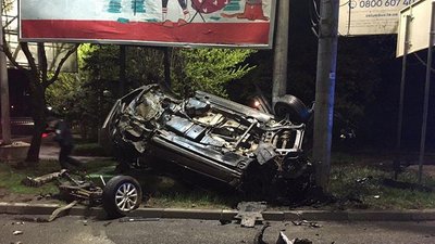 У Тернополі вночі сталася аварія, в якій травмувався водій іномарки