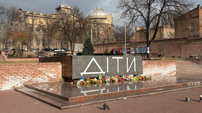 Обстріл Маріупольського драмтеатру 16 березня: у Запоріжжі вшанували пам'ять загиблих