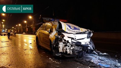 Внаслідок зіткнення із патрульним авто у Харкові вибухнув легковик, є загиблі Внаслідок зіткнення із патрульним авто у Харкові вибухнув легковик, є загиблі