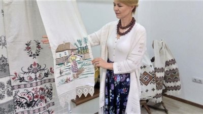 Учасниці пошукового проєкту "Баба Єлька" з Кропивницького зібрали 120 старовинних рушників Учасниці пошукового проєкту "Баба Єлька" з Кропивницького зібрали 120 старовинних рушників