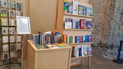У Київському Мистецькому Арсеналі збирають книги для дитячої бібліотеки Херсонщини