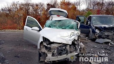 Фото з місця автопригоди, в якій травмувалося п'ятеро осіб Фото з місця автопригоди, в якій травмувалося п'ятеро осіб