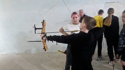Як луцькі школярі опановують стрільбу з лука та готуються до міського турніру Як луцькі школярі опановують стрільбу з лука та готуються до міського турніру