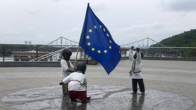 Малюків-засновників Києва одягли у тематичне вбрання Дня Європи Малюків-засновників Києва одягли у тематичне вбрання Дня Європи