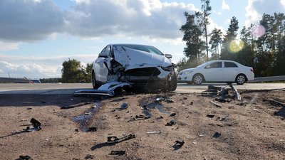 На Житомирщині автомобіль Ford зіткнувся з приміською маршруткою – є травмовані