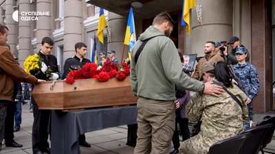 В Одесі поховали активіста Андрія Грушецького, який загинув на війні В Одесі поховали активіста Андрія Грушецького, який загинув на війні
