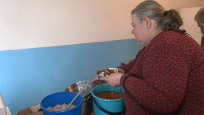 ПЕРЕСЕЛЕНЦІ ЖИВУТЬ В КОЛИШНІЙ АМБУЛАТОРІЇ